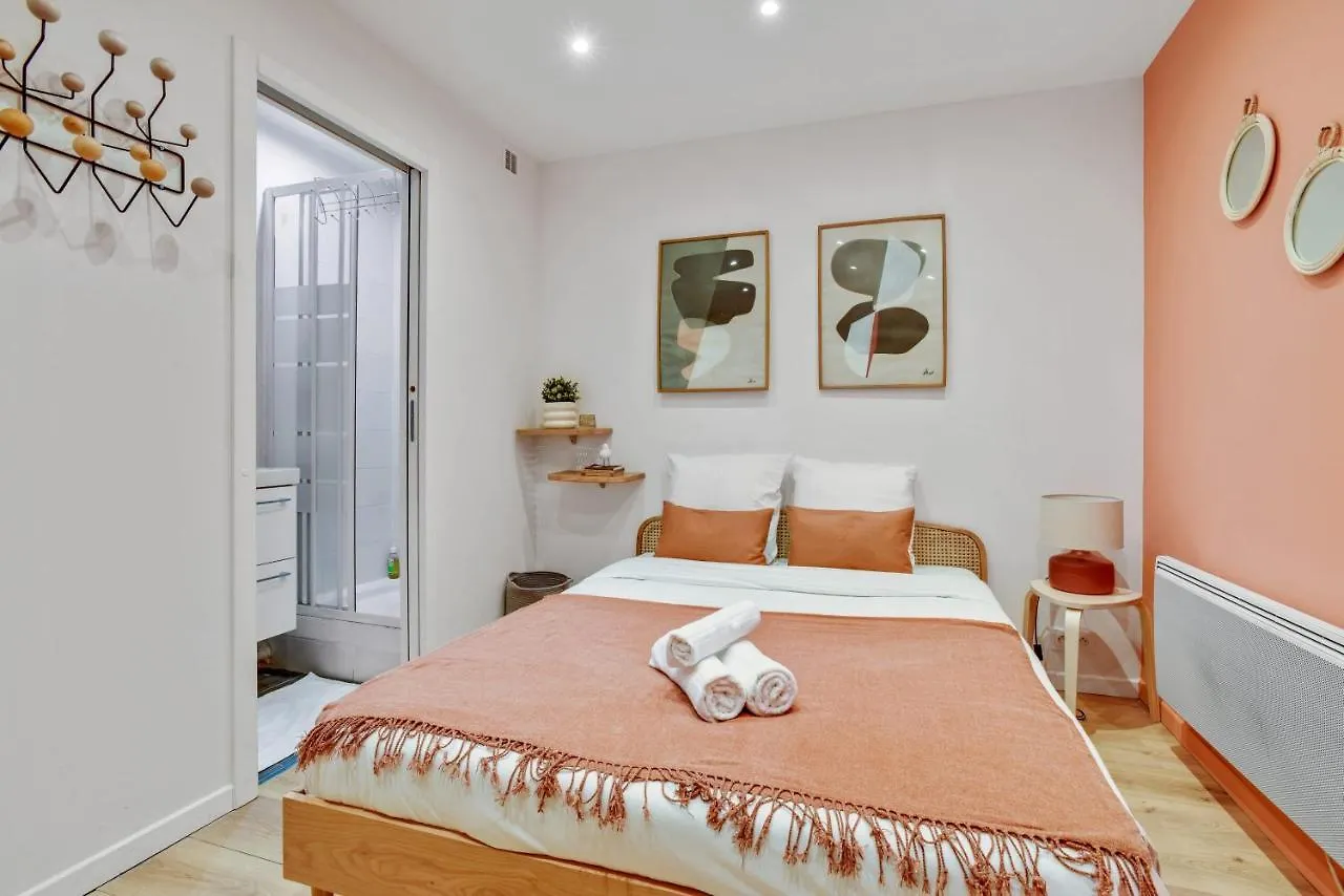 Well Decorated One Bedroom Aprtment In Heat Of Paris, Short Walk To Palais Garnier , Apartament Paryż