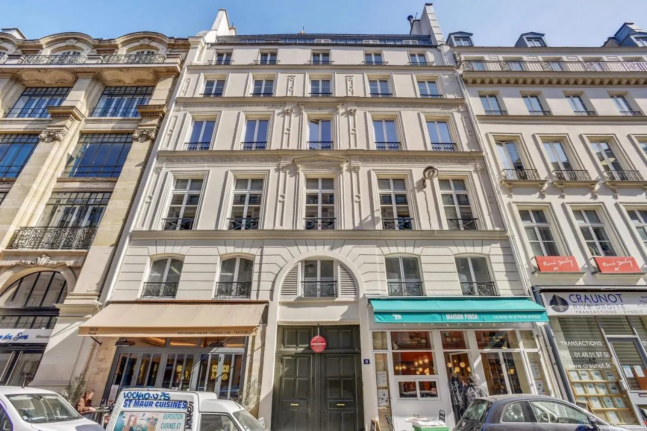 Well Decorated One Bedroom Aprtment In Heat Of Paris, Short Walk To Palais Garnier , Francja
